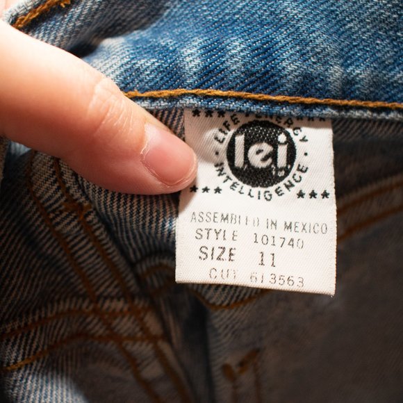 Vintage LEI 90s/Y2K Fashion High Waist Button Fly Shorts size 11 Medium Wash - Picture 5 of 6